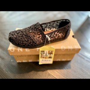 *NWT* Toms Classic Black Lace